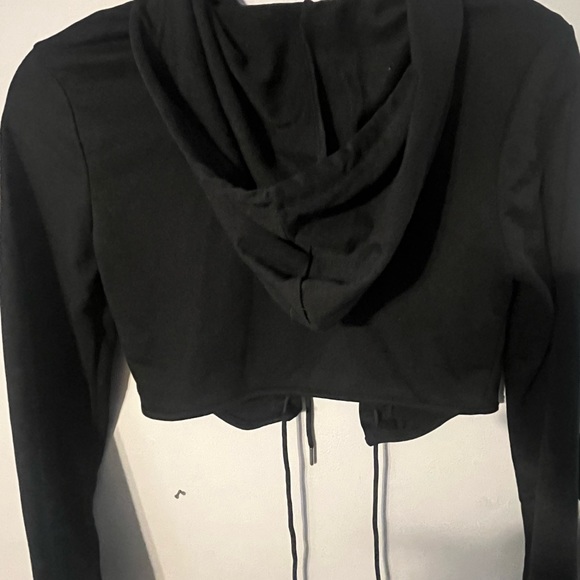 Woman’s tie up crop top with hood! - Picture 3 of 3